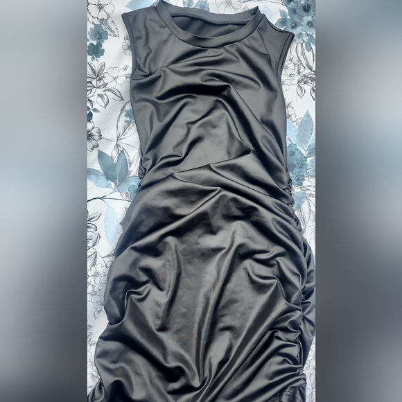 Little black faux leather dress - Picture 4 of 5